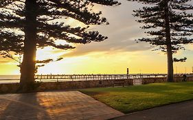 Seafield Tower Glenelg Apartment